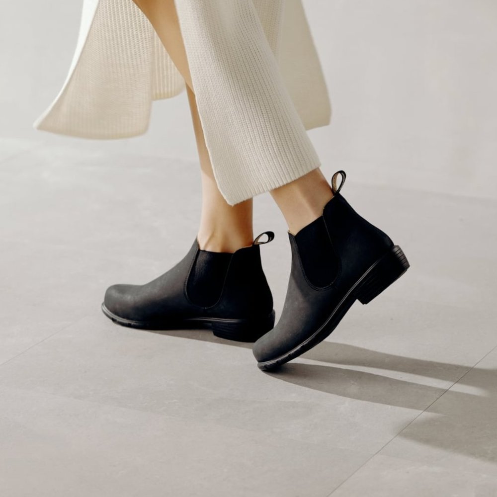 blundstone black women’s ankle boot #1977 (US 7.5/AU 4.5)